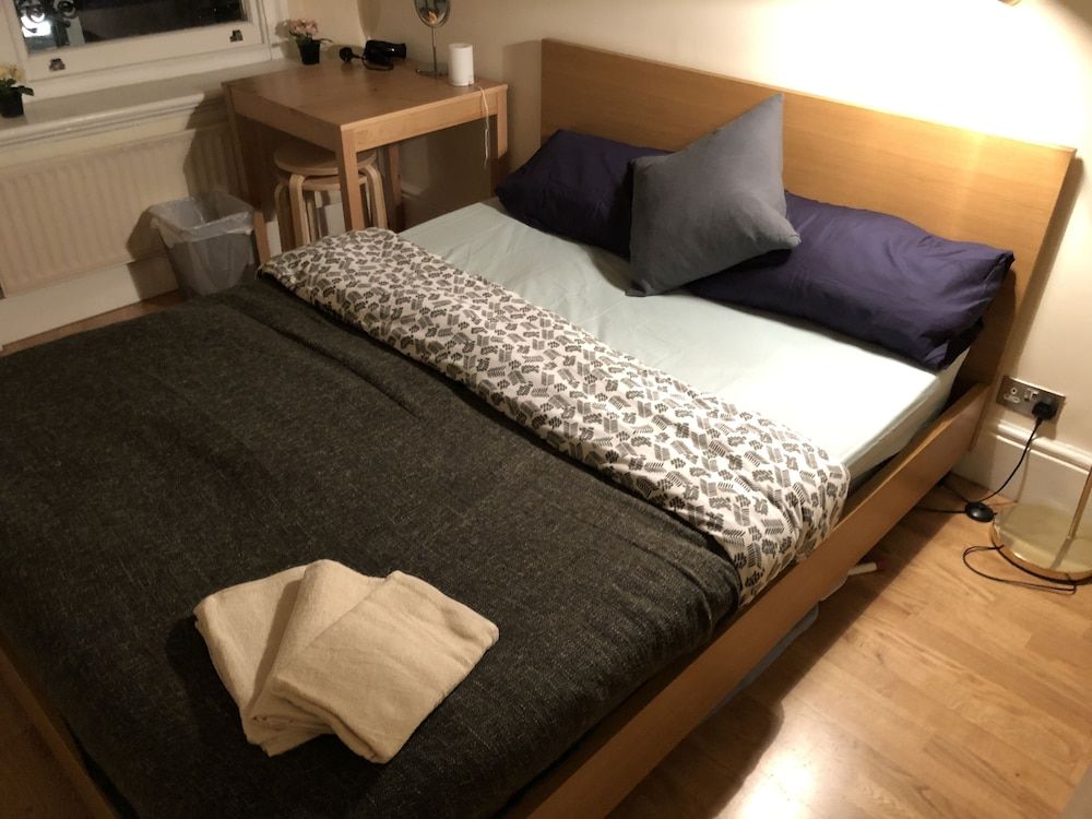 undefined 3 Bedroom Apartments Wells Street 6