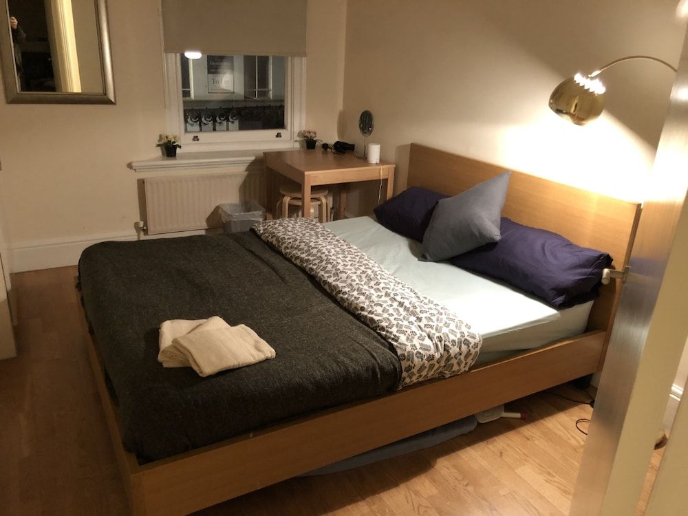 undefined 3 Bedroom Apartments Wells Street 9