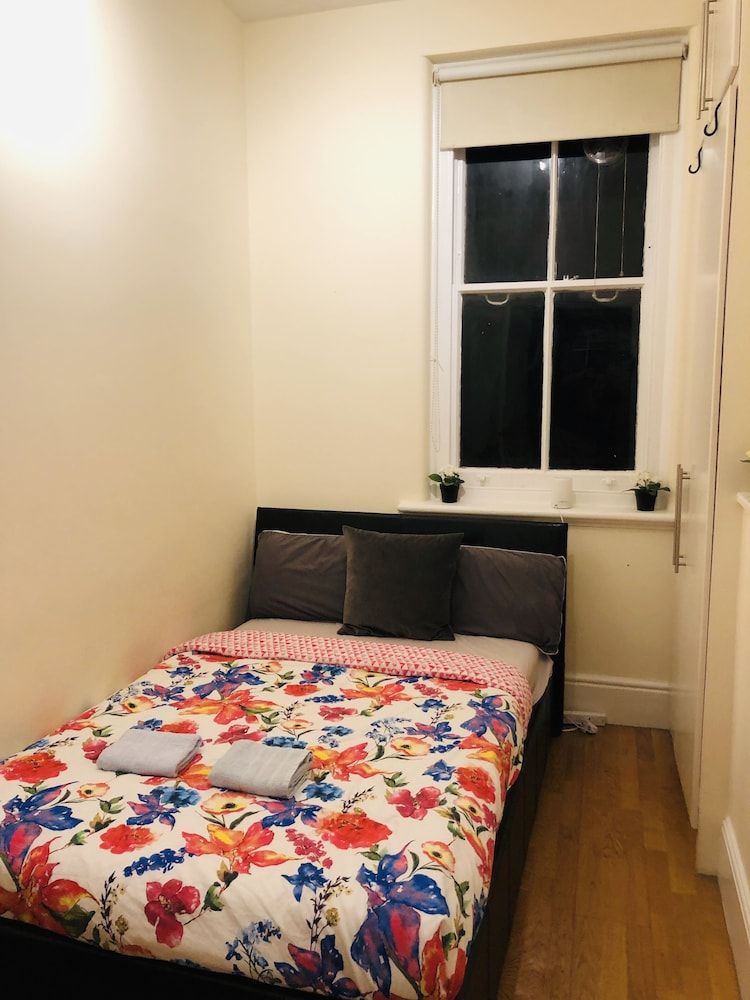 undefined 3 Bedroom Apartments Wells Street 5