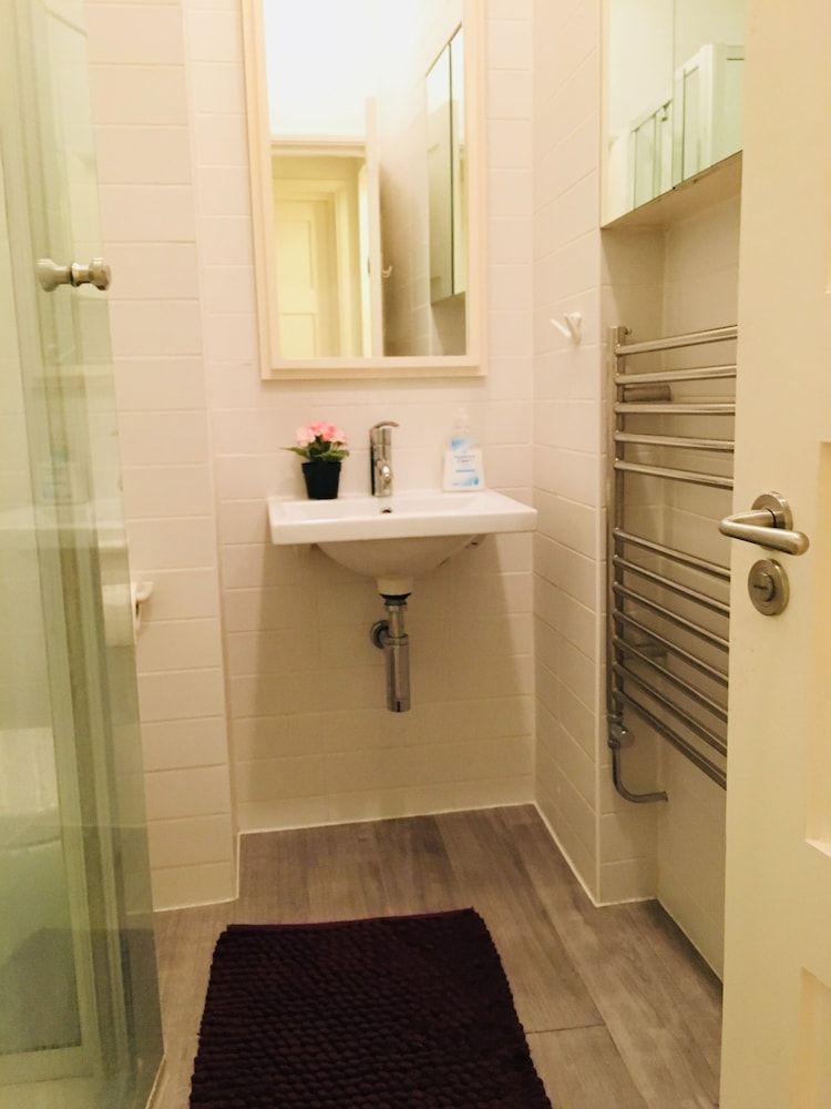 3 Bedroom Apartments Wells Street Basic Apartment 6