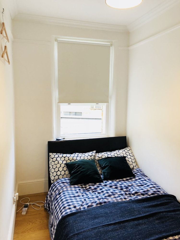 3 Bedroom Apartments Wells Street Basic Apartment 4