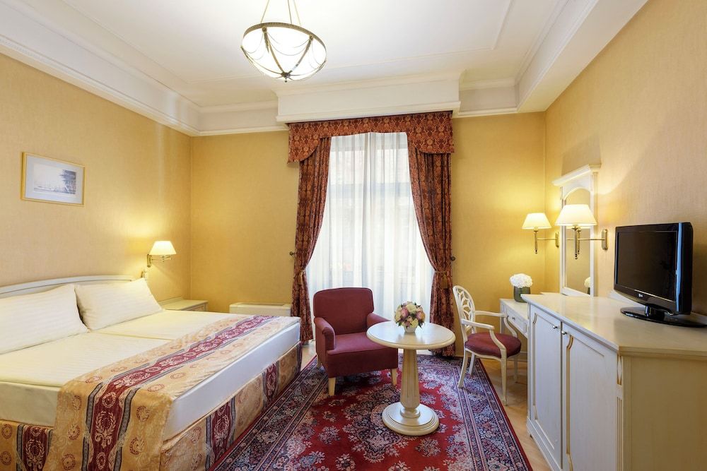 Danubius Hotel Astoria City Center Classic Double Room, 1 Bedroom 3