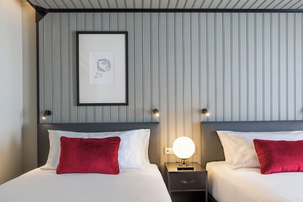 Canopy by Hilton Madrid Castellana Room, 2 Queen Beds, City View 4