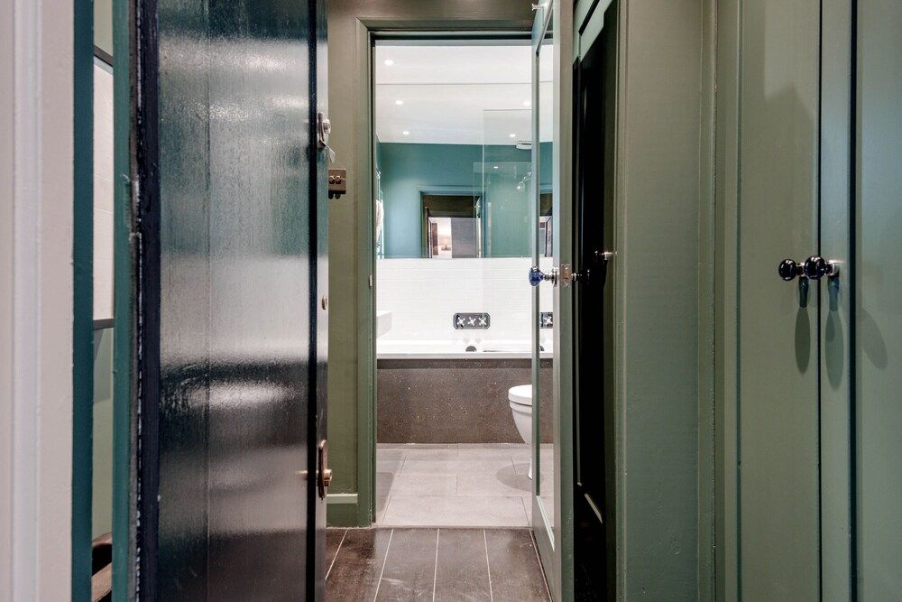 Chic Chelsea Home near South Kensington by UnderTheDoormat Comfort Apartment (1 Bedroom) 14