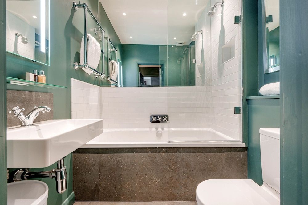 Chic Chelsea Home near South Kensington by UnderTheDoormat Comfort Apartment (1 Bedroom) 15