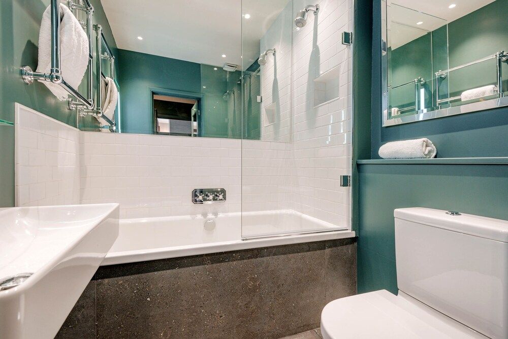 Chic Chelsea Home near South Kensington by UnderTheDoormat Comfort Apartment (1 Bedroom) 16