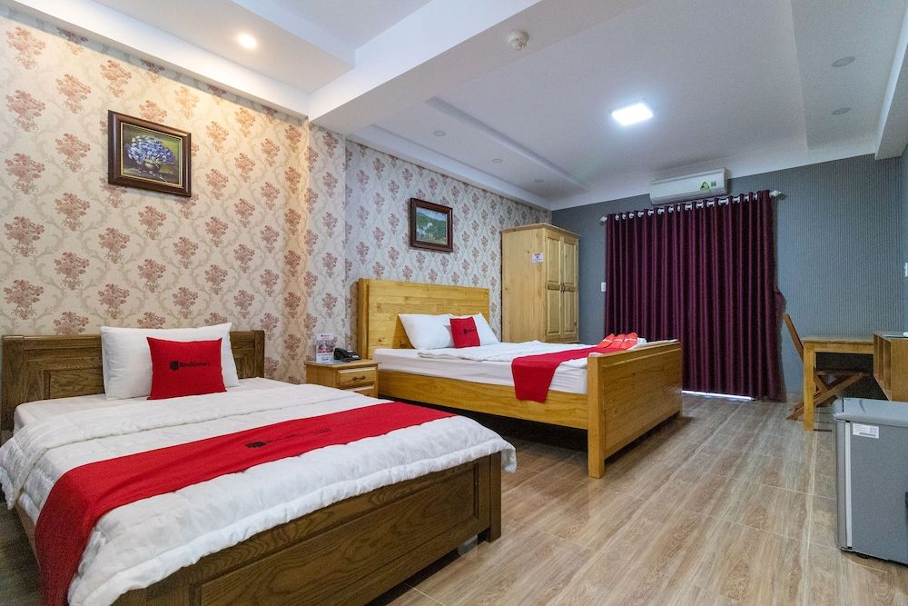 undefined RedDoorz Plus near Vincom Go Vap 3 5