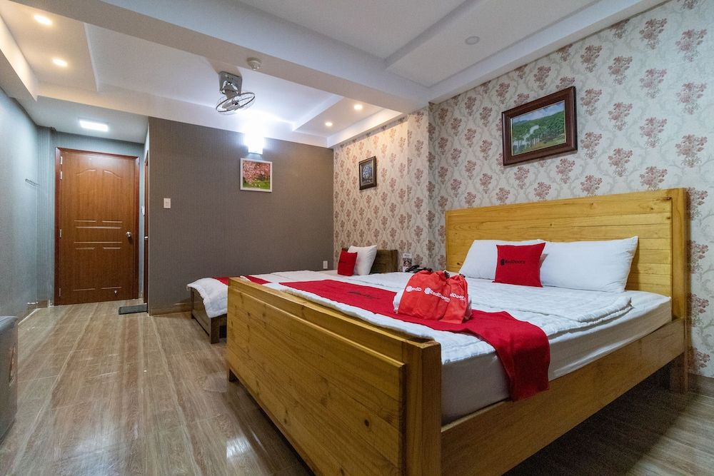 undefined RedDoorz Plus near Vincom Go Vap 3 4