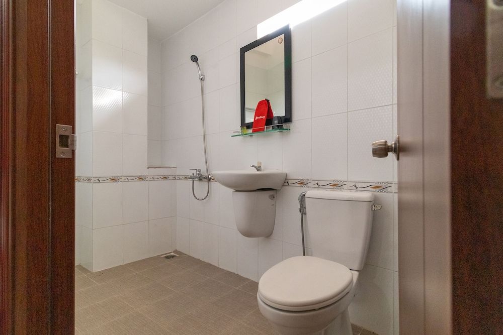 RedDoorz Plus near Vincom Go Vap 3 Standard Double Room (Reddoorz) 5
