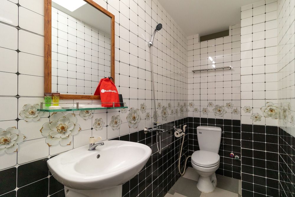 RedDoorz Plus near Vincom Go Vap 3 Superior Double Room 9