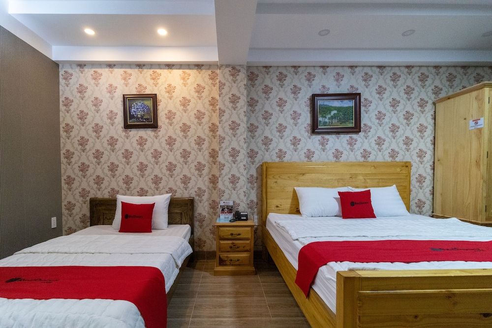 undefined RedDoorz Plus near Vincom Go Vap 3 8
