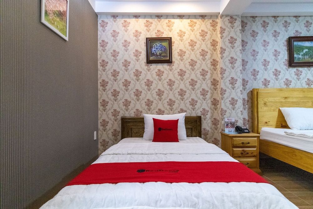 undefined RedDoorz Plus near Vincom Go Vap 3 7