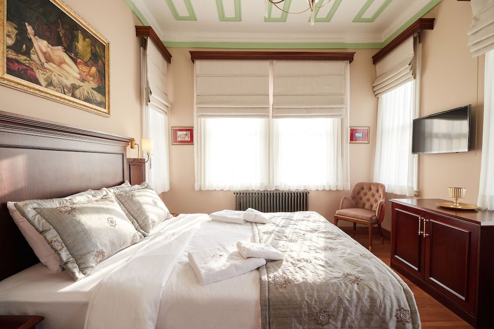Junior Studio Suite, Non Smoking, Partial Sea View