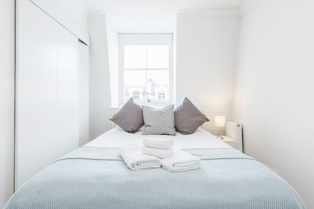undefined Bright stylish Nott Hill apart sleeps 6 6