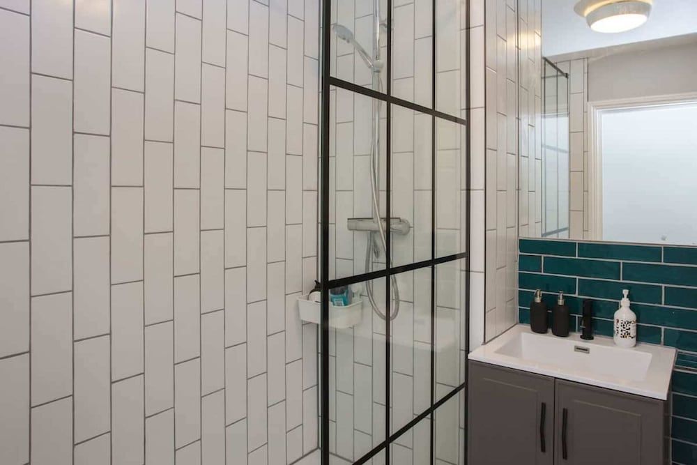 Lovely 2 Bedroom Flat Near Whitechapel Station Basic Apartment, Multiple Beds 21