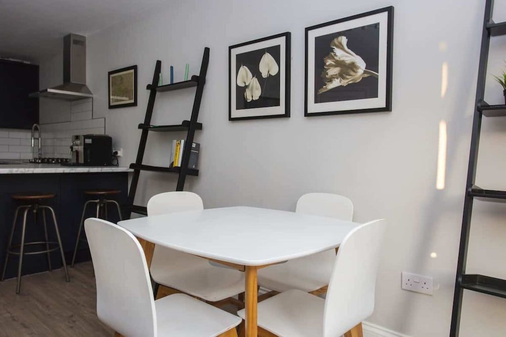 Lovely 2 Bedroom Flat Near Whitechapel Station Basic Apartment, Multiple Beds 10