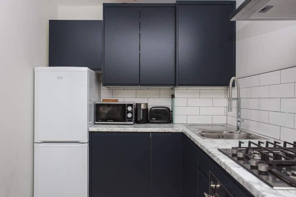 Lovely 2 Bedroom Flat Near Whitechapel Station Basic Apartment, Multiple Beds 13
