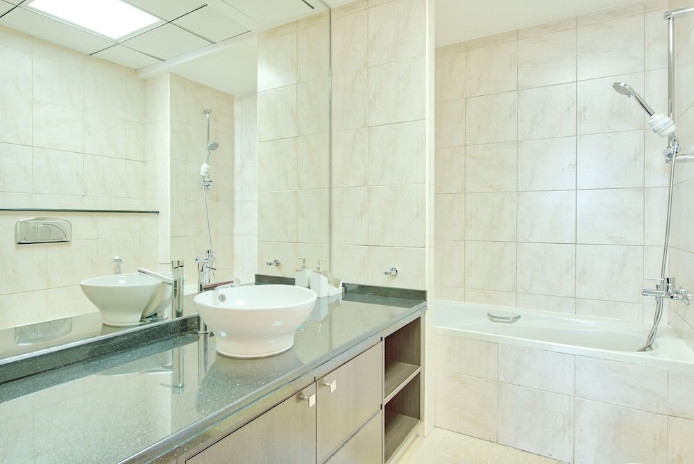 Luton Vacation Home The Torch Deluxe Apartment 10