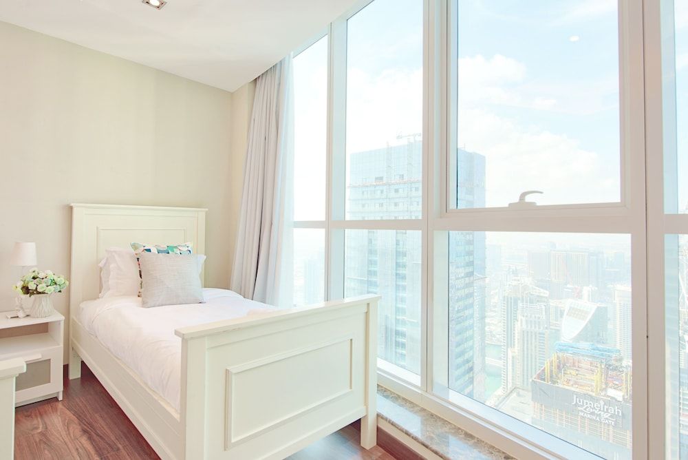 Luton Vacation Home The Torch Deluxe Apartment 7