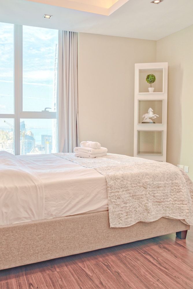 Luton Vacation Home The Torch Deluxe Apartment 3