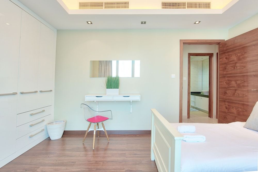 Luton Vacation Home The Torch Deluxe Apartment 12