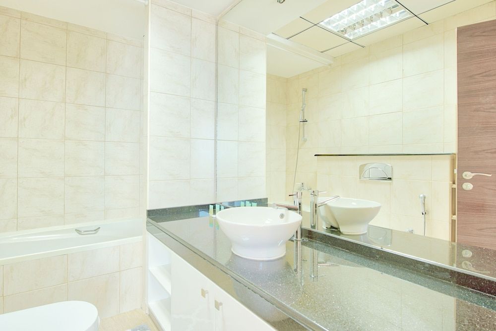 Luton Vacation Home The Torch Deluxe Apartment 8