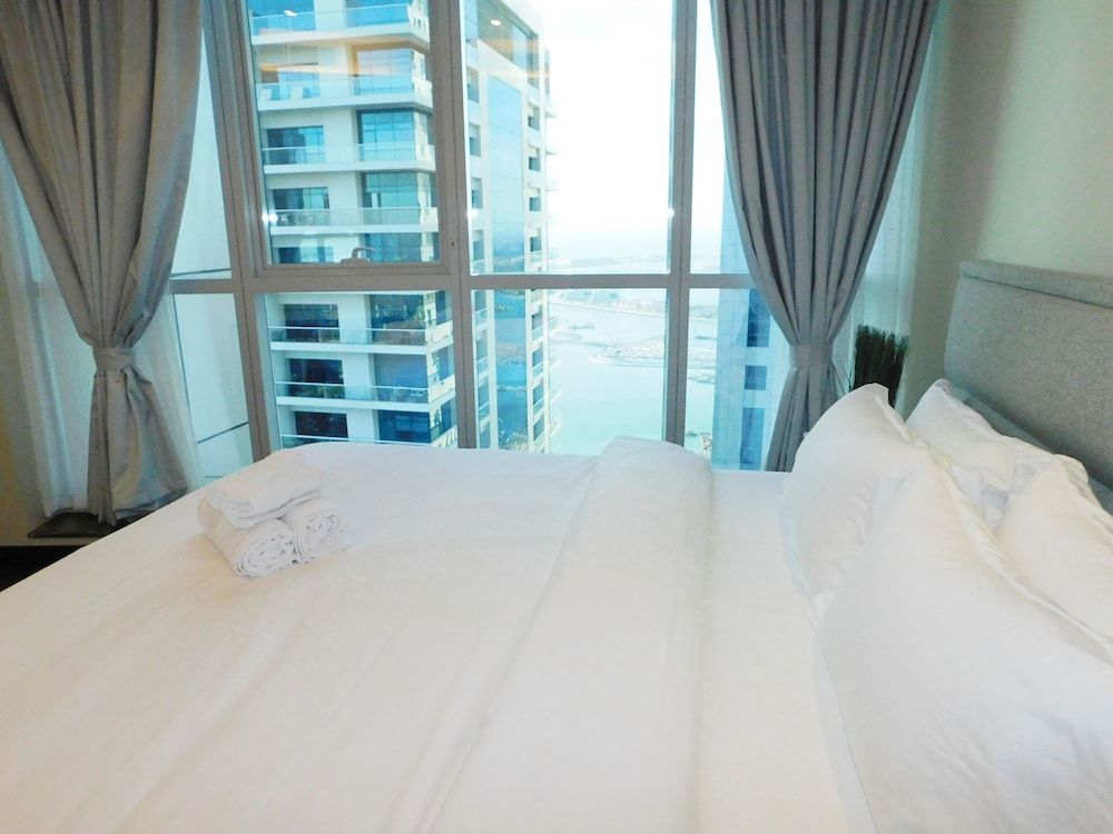 Luton Vacation Home The Torch Deluxe Apartment 5