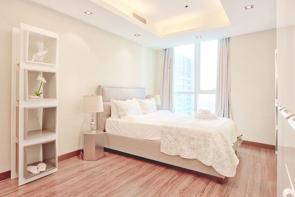 Luton Vacation Home The Torch Deluxe Apartment