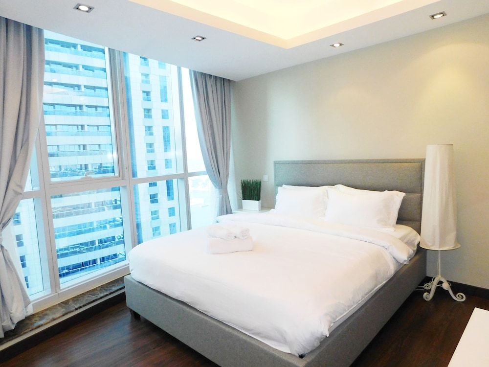 Luton Vacation Home The Torch Deluxe Apartment 4