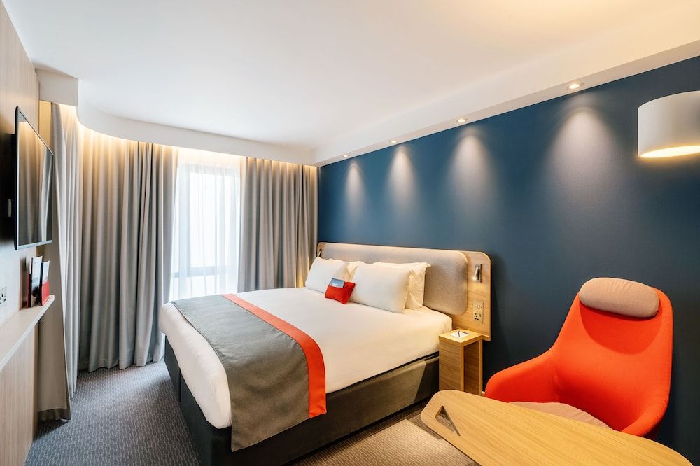 Standard Room, 1 Queen Bed, City View (Free Breakfast)