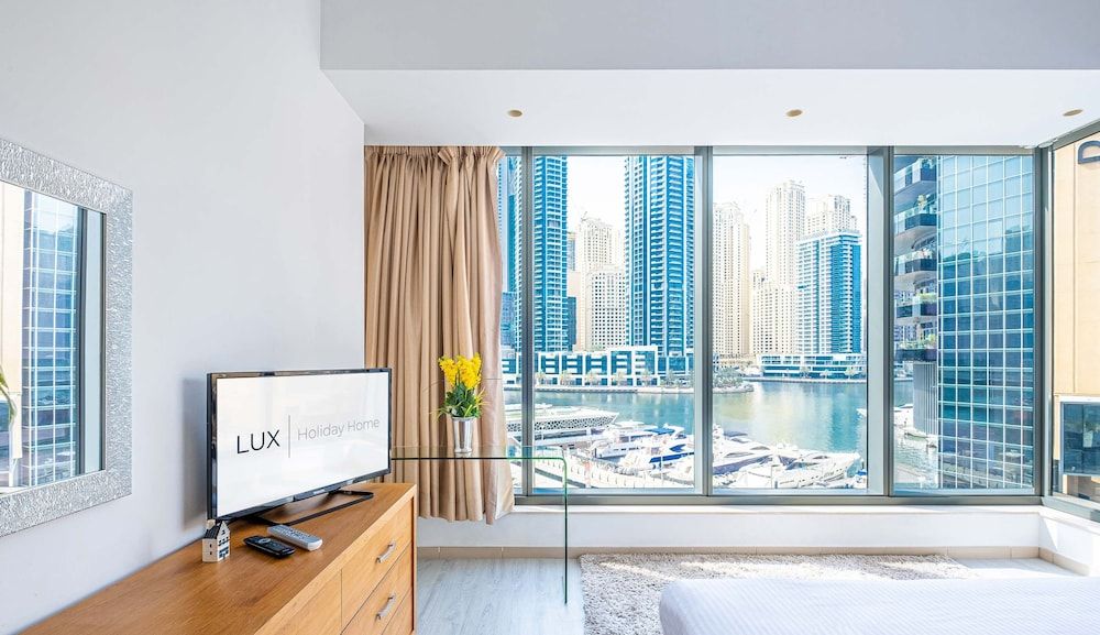 LUX Holiday Home - Silverene Towers 1 Deluxe Apartment