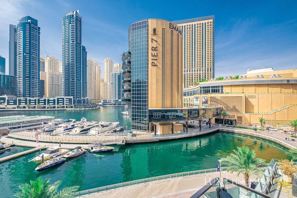 LUX Holiday Home - Silverene Towers 1 Deluxe Apartment 19