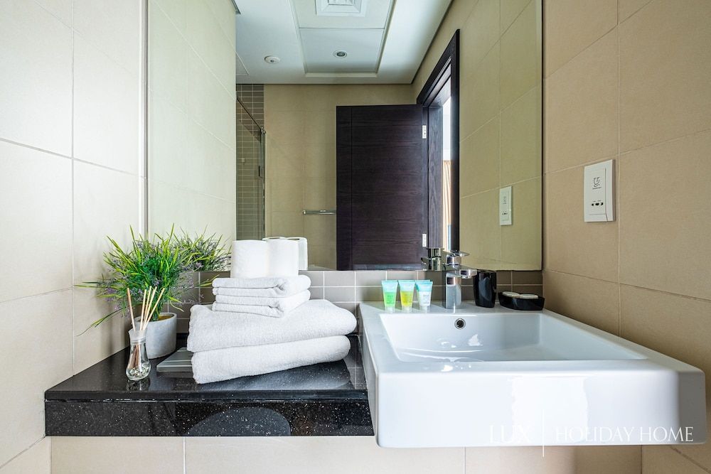 LUX Holiday Home - Silverene Towers 1 Deluxe Apartment 24