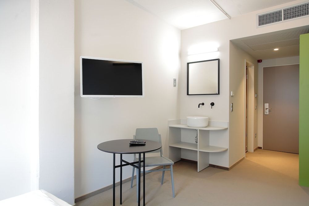 Maverick Central Market Standard Double Room 12