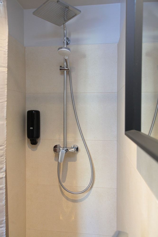 Maverick Central Market Standard Double Room 9