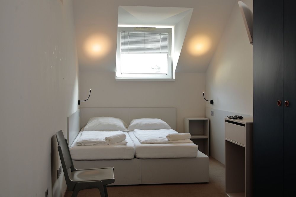 Maverick Central Market Standard Double Room 3