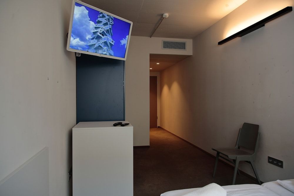 Maverick Central Market Standard Double Room 16