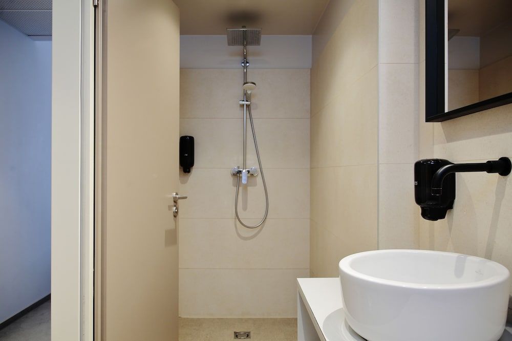 Maverick Central Market Standard Double Room 6