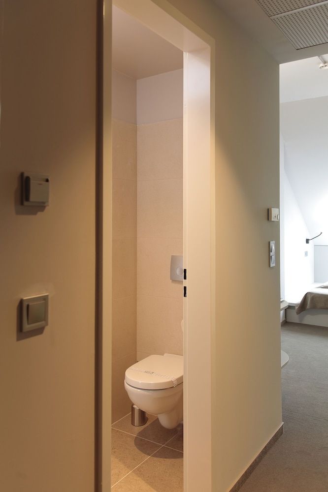 Maverick Central Market Standard Double Room 8