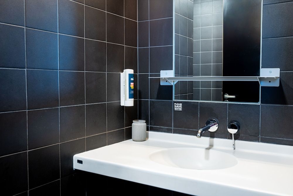 The People Paris Marais Standard Room, 1 Bedroom, City View 2