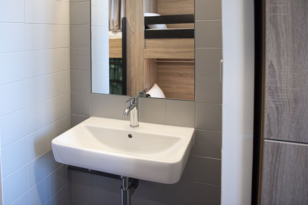 Private dormitory for 8 persons with shared bathroom