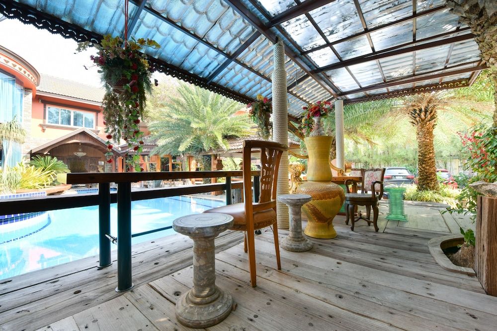 undefined OYO Maesri Resort 3