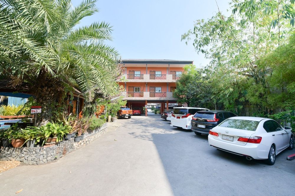 undefined OYO Maesri Resort 8