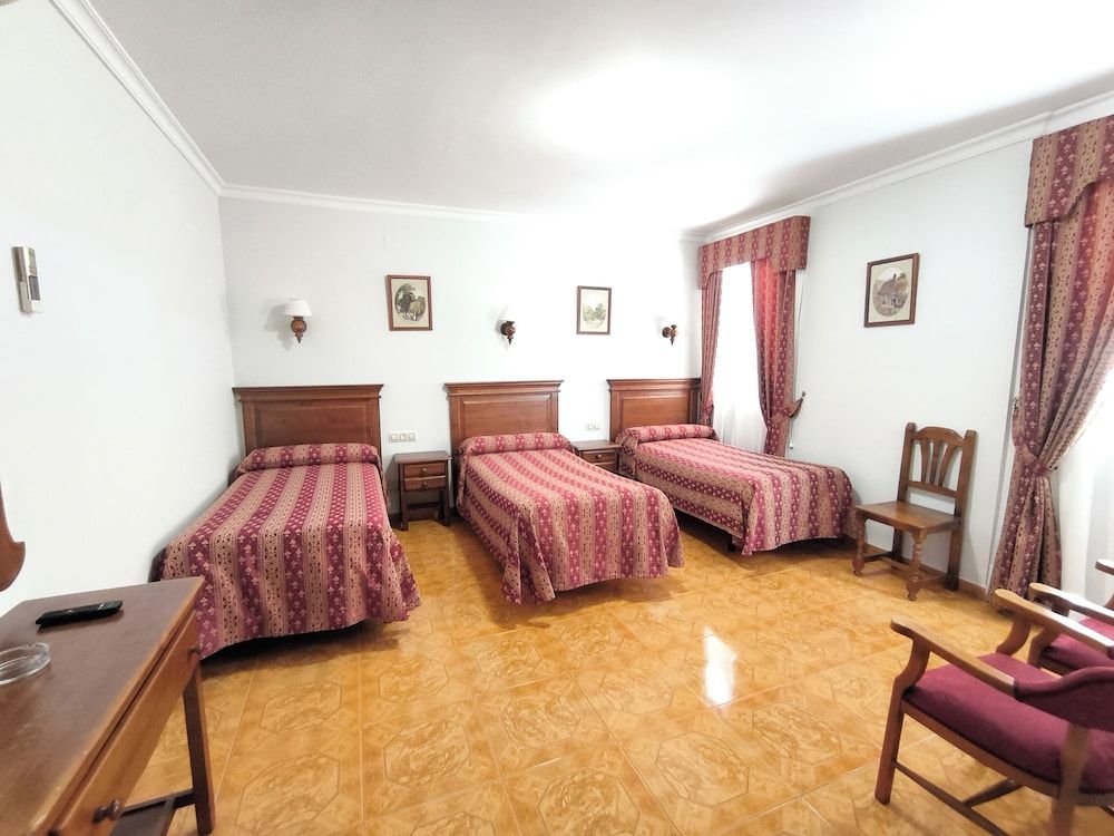 Hostal Bellido Triple Room 5