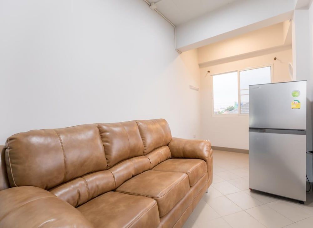 MiddleWay House Deluxe Double Room 17