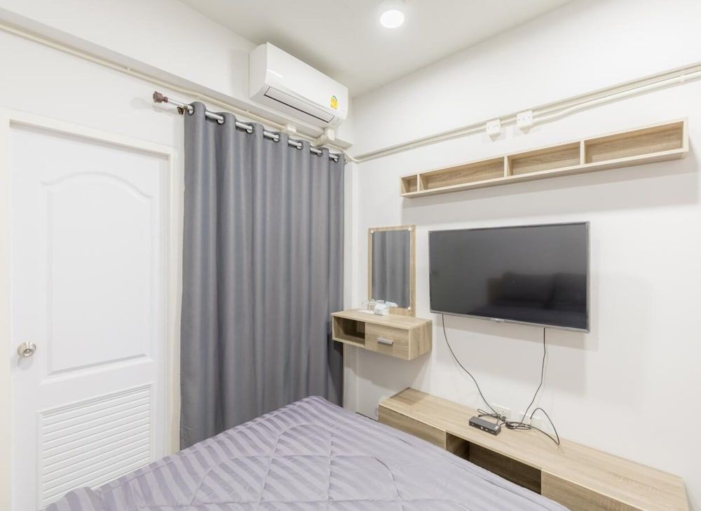 MiddleWay House Deluxe Double Room 6