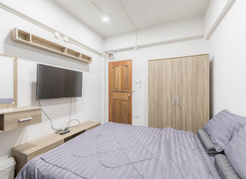 MiddleWay House Deluxe Double Room 7