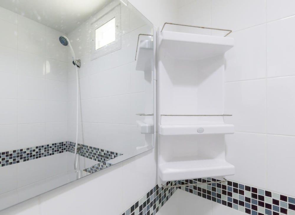 MiddleWay House Deluxe Double Room 10