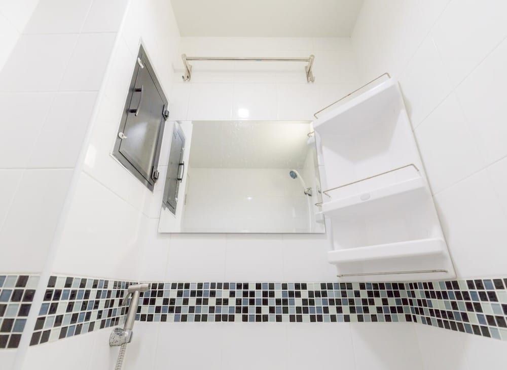 MiddleWay House Deluxe Double Room 11