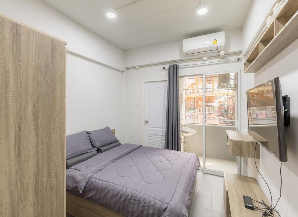 MiddleWay House Deluxe Double Room 4